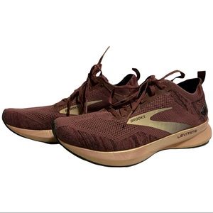 Brooks Levitate 4 running sneakers maroon Women’s Size 8